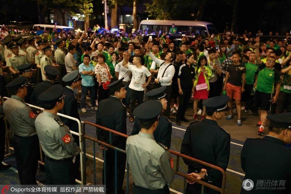  那不勒斯新帅首秀失利，球迷高呼下课  