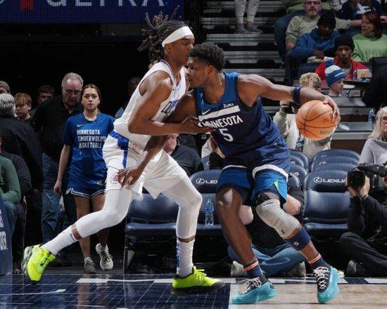 闪电体育官网-NBA-爱德华兹三分绝杀掘金，森林狼终结对手14连胜登顶西部引热议